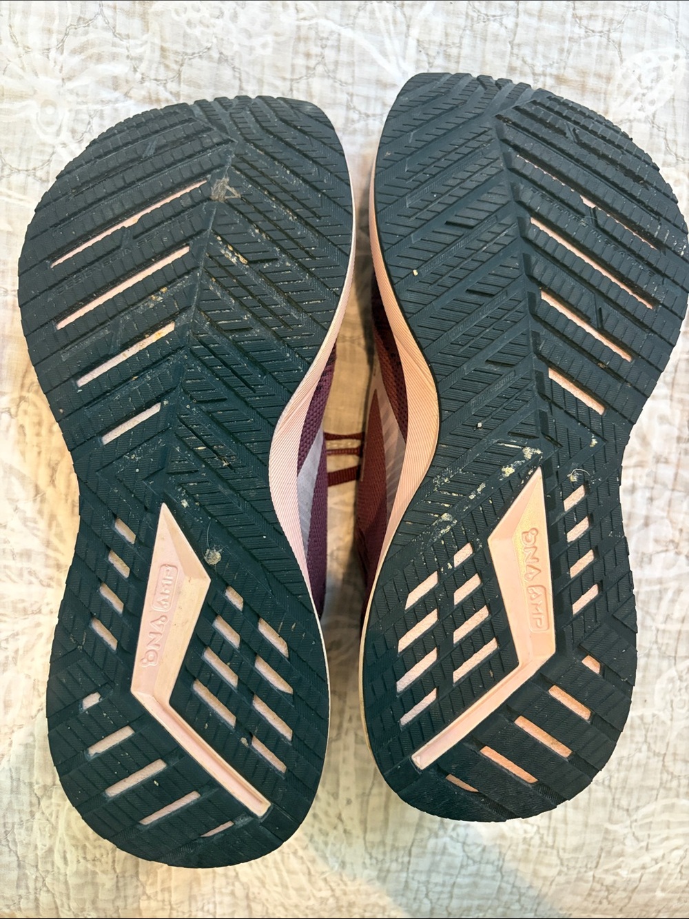 Brooks Womens Levitate Athletic Running Shoes in Burgundy LIKE NEW - Picture 6 of 6